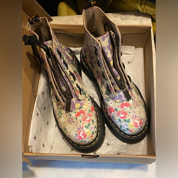 Dr Martens Floral boots - Picture 2 of 11